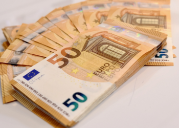 Stipendi aprile Polizia e Forze Armate: data importi su NoiPA, calendario del mese e soluzioni alternative per progetti o spese importanti