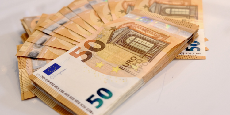 Stipendi aprile Polizia e Forze Armate: data importi su NoiPA, calendario del mese e soluzioni alternative per progetti o spese importanti