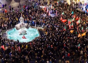 Il referendum affonda la riforma, non il governo. Ora il centrodestra deve reinventare l’agenda