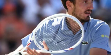 Indian Wells 2026: Medvedev supera Alcaraz in due set e vola in finale