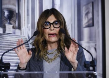 Quattro mozioni, tre anni, una premier che stavolta non difende