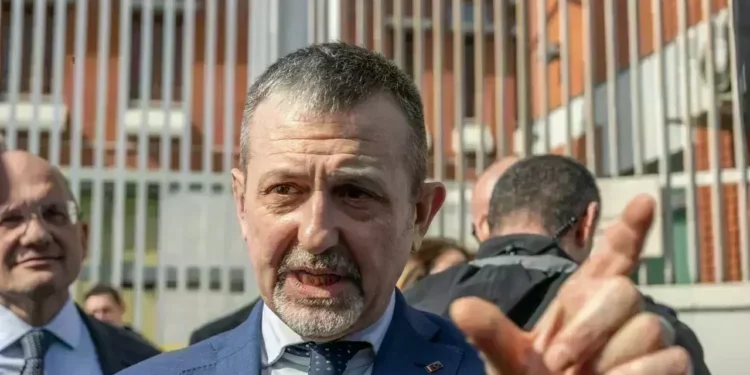 Quote in un ristorante, un clan e un silenzio di mesi: Delmastro lascia