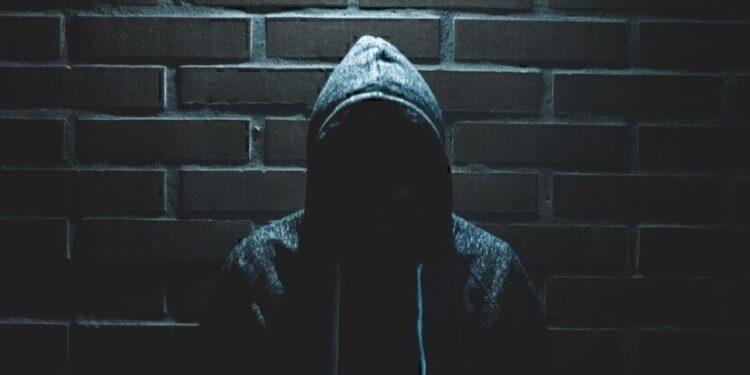 men's black pullover hoodie