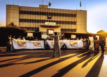 Iran rifiuta colloqui di pace con gli USA, Trump lancia minacce