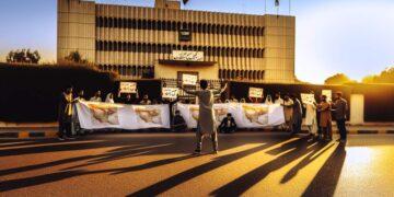 Iran rifiuta colloqui di pace con gli USA, Trump lancia minacce