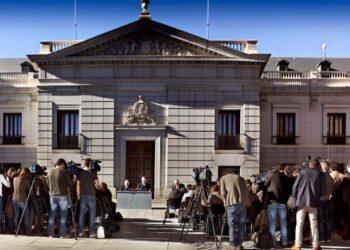 Moglie di Pedro Sánchez rinviata a giudizio: il governo spagnolo lancia un appello