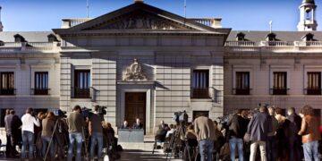 Moglie di Pedro Sánchez rinviata a giudizio: il governo spagnolo lancia un appello