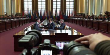 Zelensky: incontro trilaterale su pace in Ucraina, Meloni leader forte