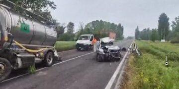Incidente via Emilia Ovest Modena: tre morti nello scontro frontale tra camion latte e auto