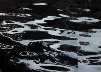 Petrolio oltre i 100 dollari, torna la tensione su Hormuz