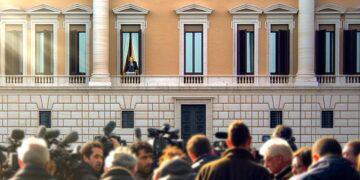 Giuli licenzia due dirigenti: c’entra il caso del film su Regeni