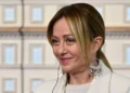 Meloni spinge per la riapertura dello Stretto di Hormuz: “Libertà di navigazione senza restrizioni”