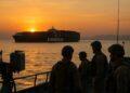 Tensione nel Golfo: attacco a nave Evergreen nello Stretto di Hormuz