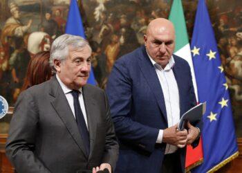 Crosetto e Tajani dopo il vertice Nato: l’Europa non è più al sicuro, per l’Italia cambia la difesa