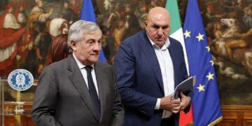 Crosetto e Tajani dopo il vertice Nato: l’Europa non è più al sicuro, per l’Italia cambia la difesa