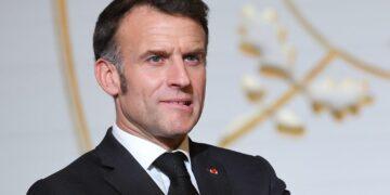 Macron rilancia la difesa europea: “Pronti a combattere per la libertà” tra riarmo e unità UE