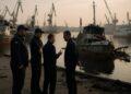 Attacchi russi colpiscono il porto di Mykolaiv: due morti e navi danneggiate