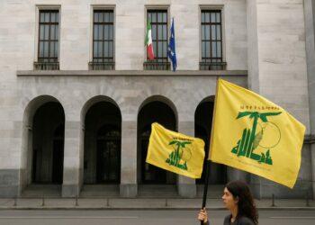 Giovane indagata a Milano per bandiera Hezbollah: il contesto