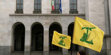 Giovane indagata a Milano per bandiera Hezbollah: il contesto