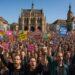 Proteste di massa a Erfurt contro il congresso AfD