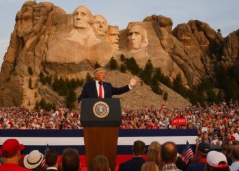 Trump al Mount Rushmore: discorso contro il comunismo