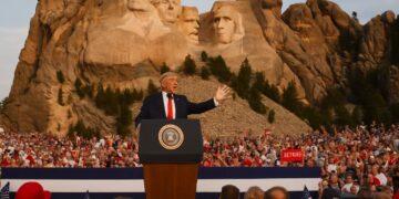 Trump al Mount Rushmore: discorso contro il comunismo
