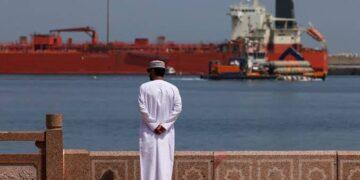 UAE rilascia 55 pescatori iraniani: segnale distensivo nel pieno della crisi nel Golfo