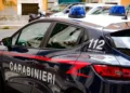 Carabiniere 25enne ferito da una coltellata al fianco durante un intervento: operato d’urgenza