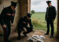 Blitz a Ladispoli: scoperta prigioniera e arsenale di droga