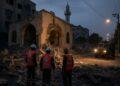 Gaza, raid israeliani colpiscono depositi di armi di Hamas