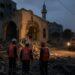 Gaza, raid israeliani colpiscono depositi di armi di Hamas