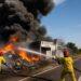 Lequile, incendio all'Ecocentro: fumo e disagi sulla SS 101