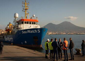 Sea-Watch 5, fermo a Napoli e multa per violazioni di soccorso