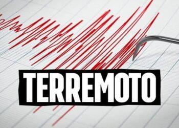 Napoli, scossa alle 19.46: paura nei Campi Flegrei, danni e controlli su treni ed edifici