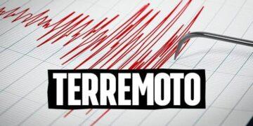 Napoli, scossa alle 19.46: paura nei Campi Flegrei, danni e controlli su treni ed edifici