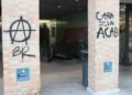 nuovo-sfregio-in-centro-scritte-contro-meloni-e-forze-dellordine-alla-galleria-metropolitan