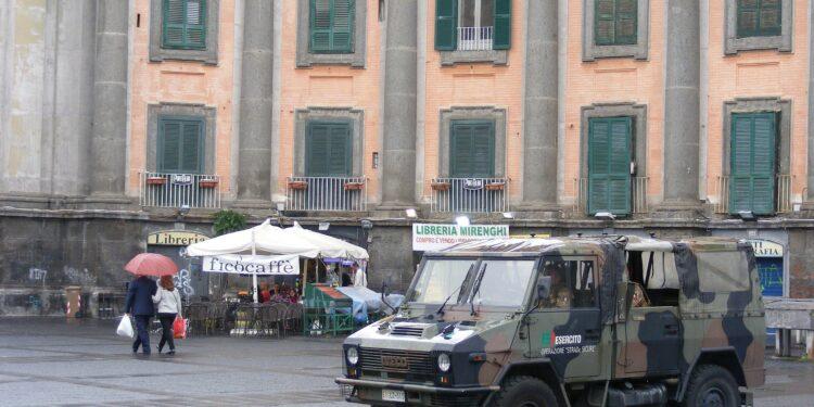 2560px-Iveco_Esercito_Operazione_strada_sicure_31246277806