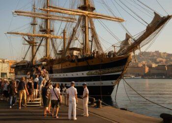 Amerigo Vespucci a Napoli, visite a bordo per l'America's Cup