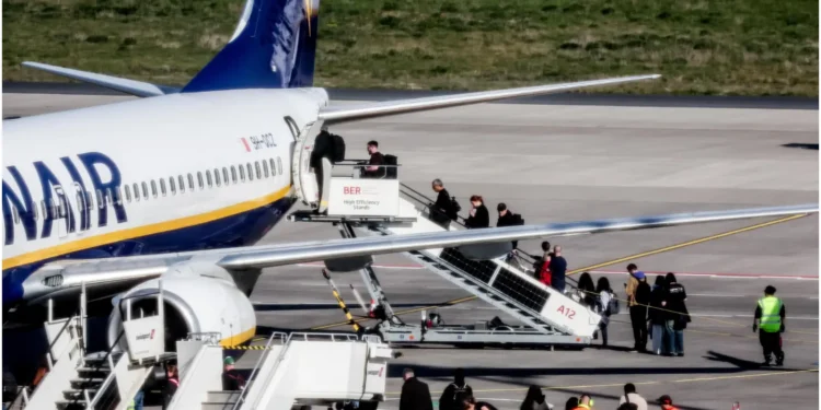 l-annuncio-del-pilota-ryanair-ai-microfoni-prima-del-volo-olbia-bologna