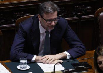 manovra-laannuncio-del-ministro-dellaeconomia-giorgetti-astop-allaaumento-dellaeta-pensionabile-da-wide-site-lqtdv