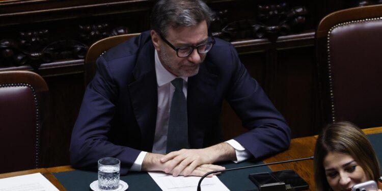 manovra-laannuncio-del-ministro-dellaeconomia-giorgetti-astop-allaaumento-dellaeta-pensionabile-da-wide-site-lqtdv