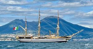 nave-amerigo-vespucci-e-vesuvio-SITO