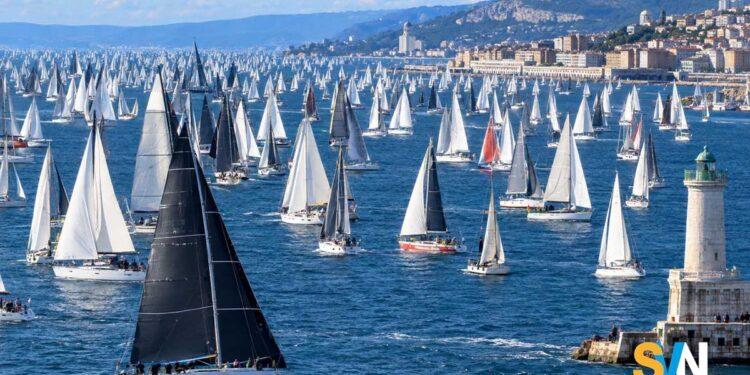 Grande_regata_velica_nella_baia_cittadina_copia