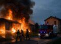 Incendio a Soliera, evacuata casa vicino al capannone in fiamme