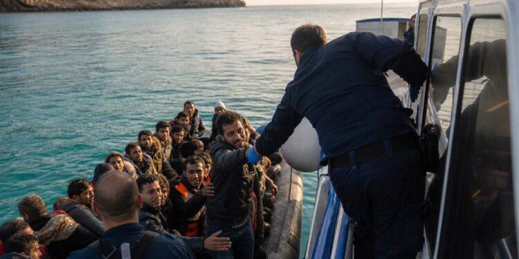 Marettimo, soccorso in mare per 25 migranti: coinvolti cinque minori