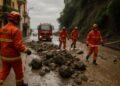 Napoli, frana e allagamenti: maltempo colpisce la Campania