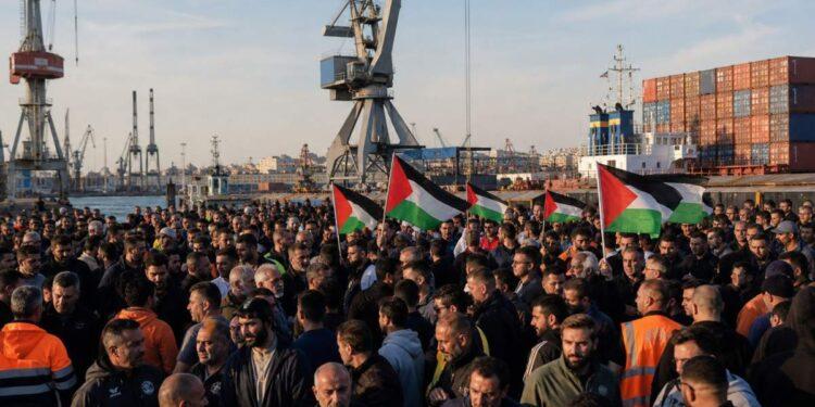 Portuali in sciopero, stop alle spedizioni di armi in Europa