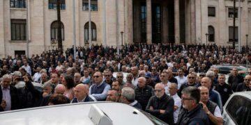 Roma, tassisti e Ncc in protesta contro il caro carburanti