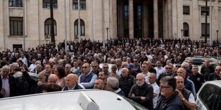 Roma, tassisti e Ncc in protesta contro il caro carburanti