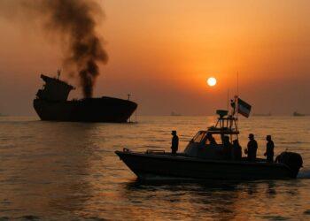 Stretto di Hormuz, sette navi danneggiate: tensioni con l'Iran